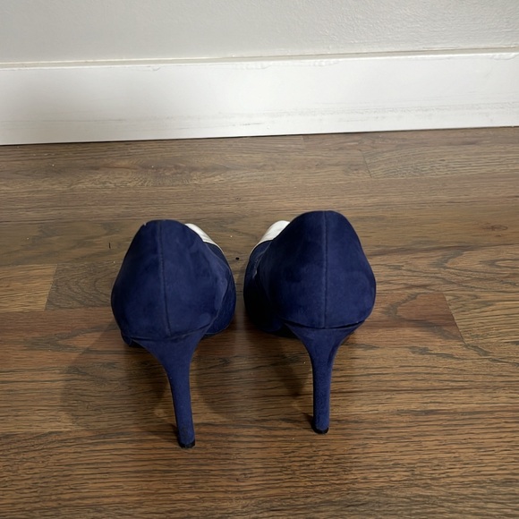 Pointed toe pumps size 7 - Picture 3 of 5